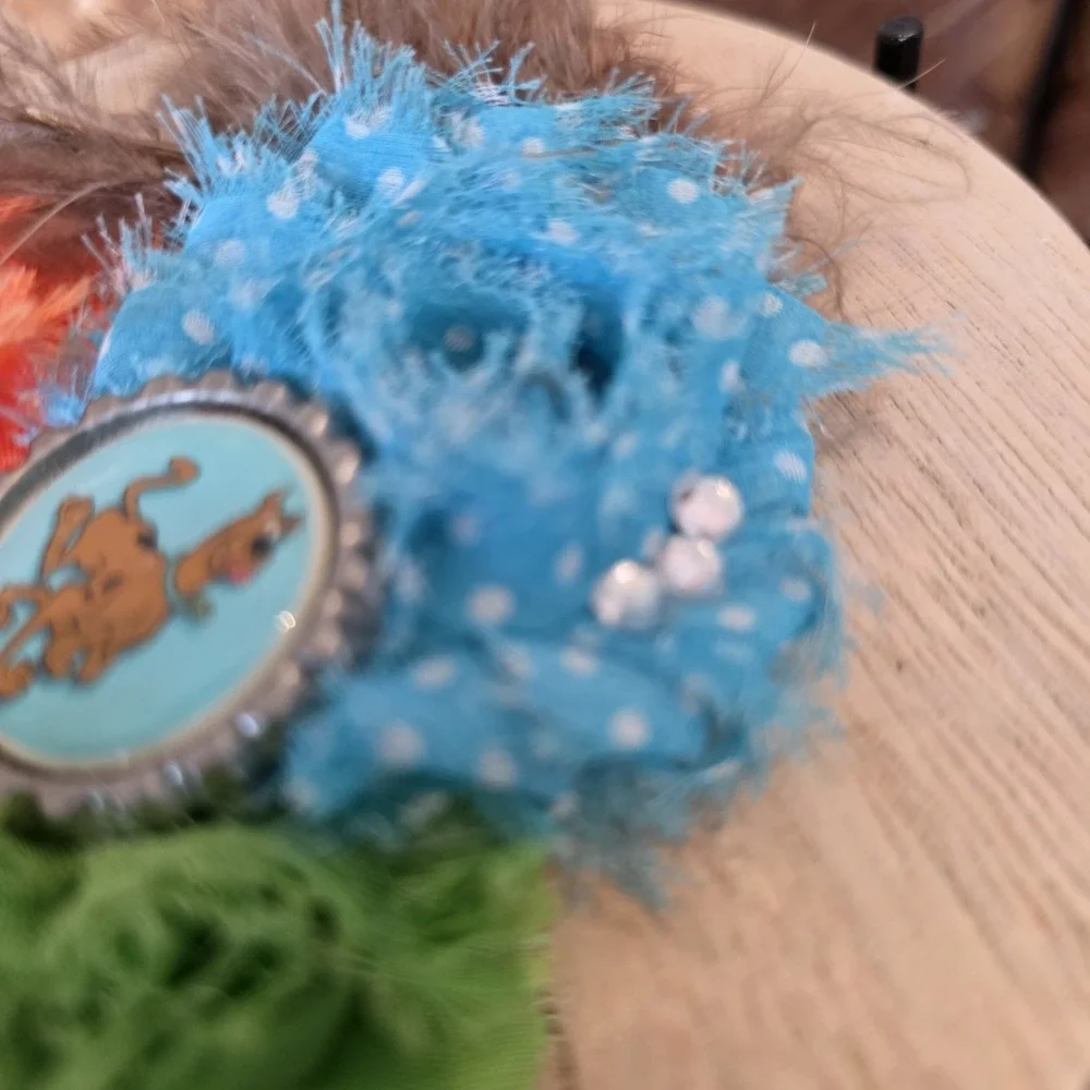 Scooby-Doo Bottlecap Hair Accessory‎ Feathers Orange Blue Green Chiffon Roses